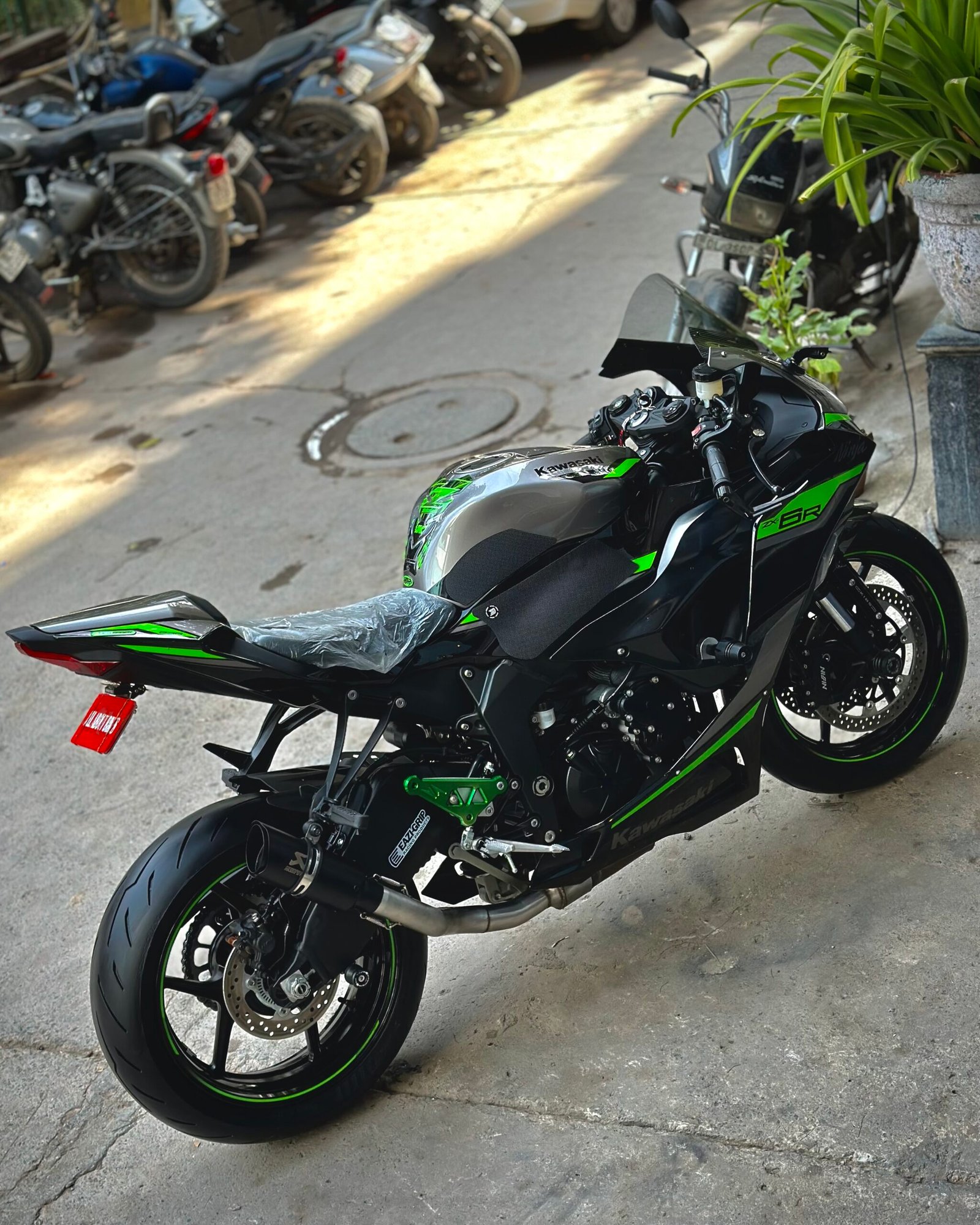 Kawasaki ZX6R(2024)(Sold Out) - Delhi's Premier Superbike Dealership